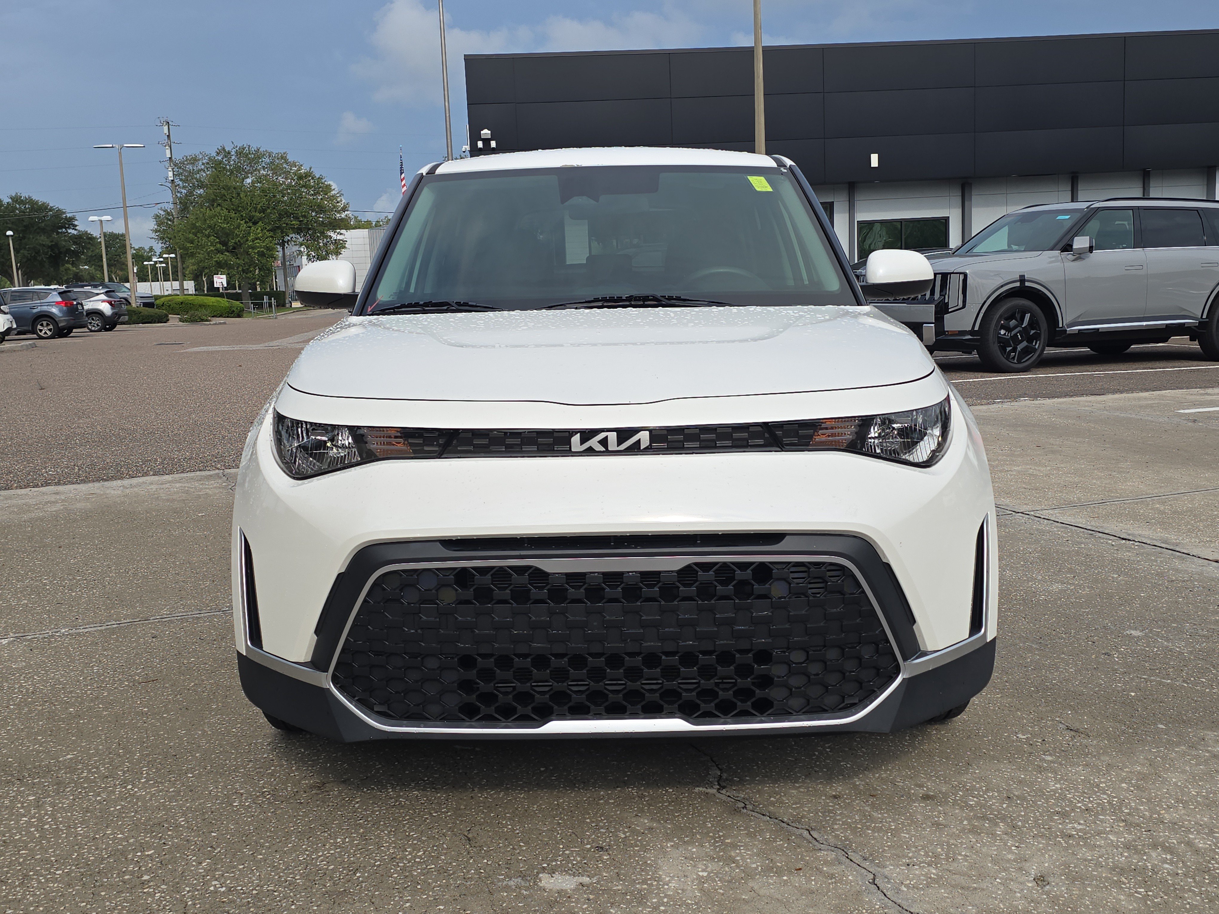 Used 2024 Snow White Pearl Kia LX image 3