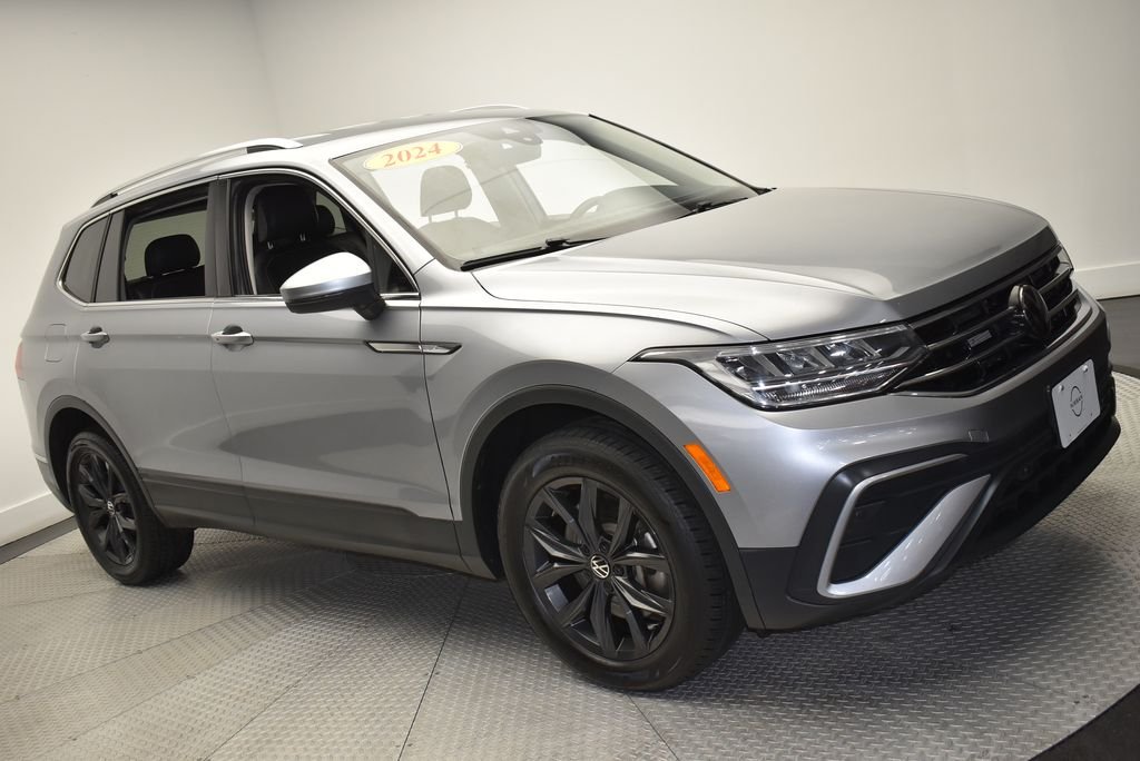 Used 2024 Gray Volkswagen 2.0T Wolfsburg Edition image 3