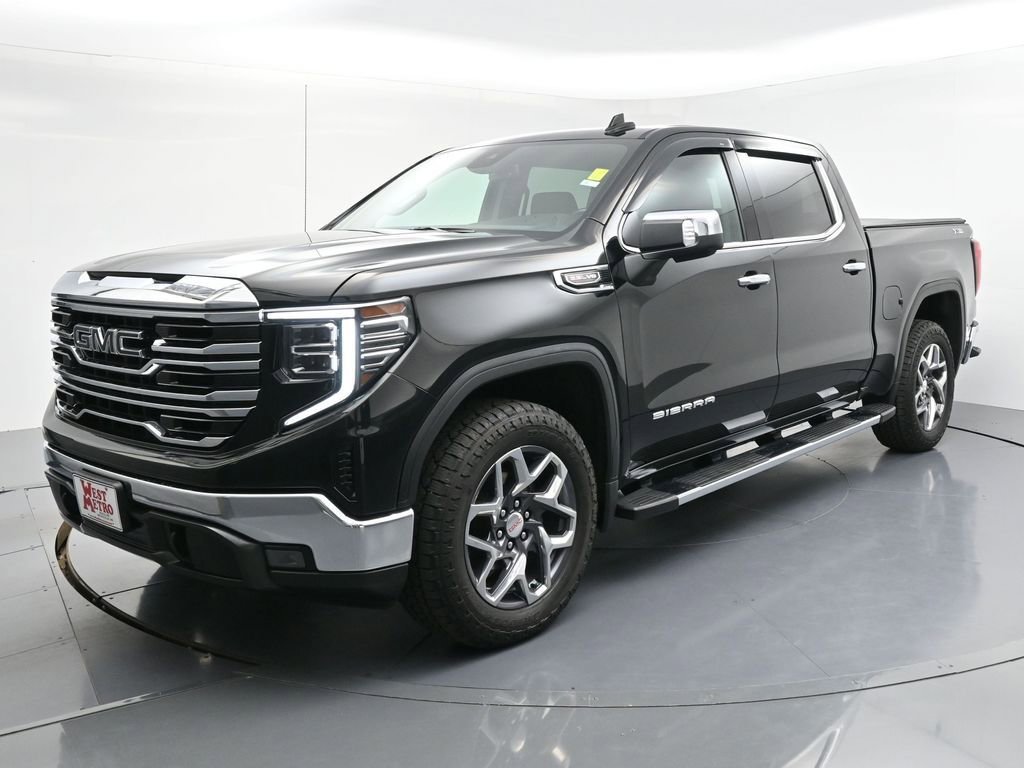 2022 GMC Sierra 4WD Crew Cab Short Box SLT's photo