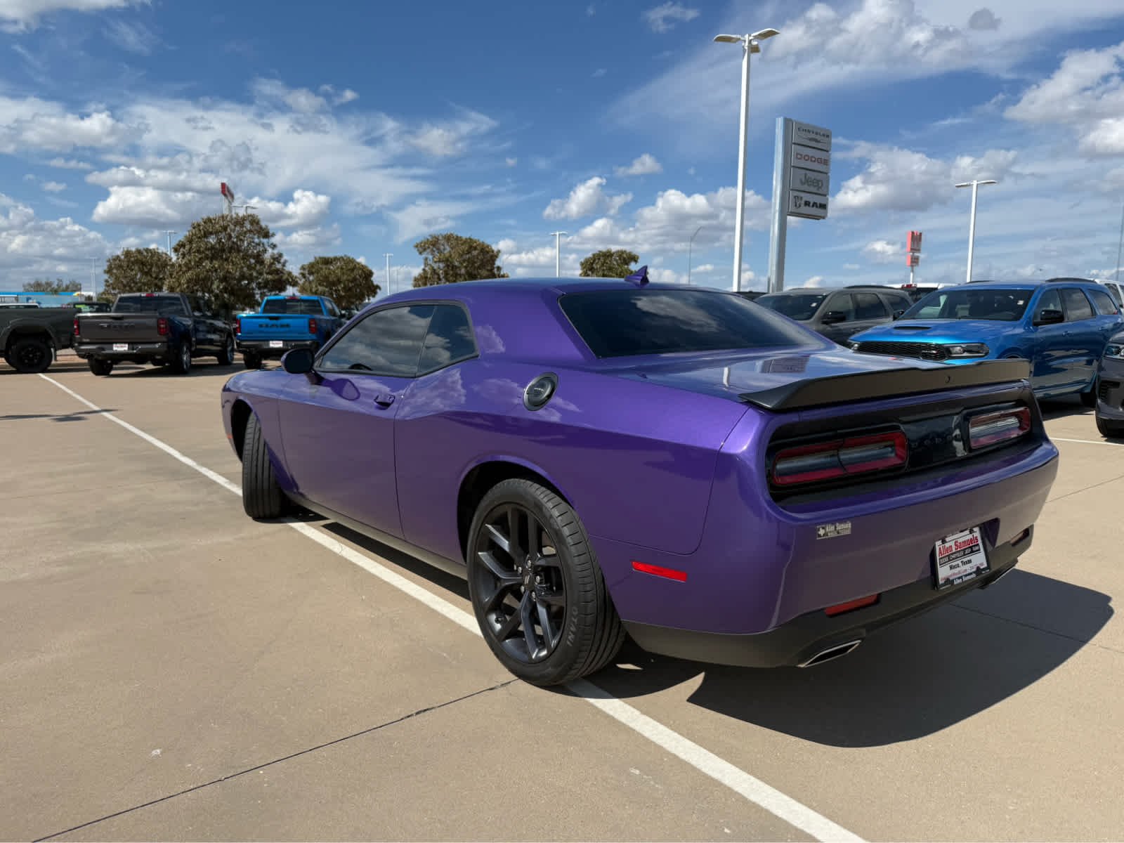 Used 2023 Plum Crazy Pearlcoat Dodge SXT image 8