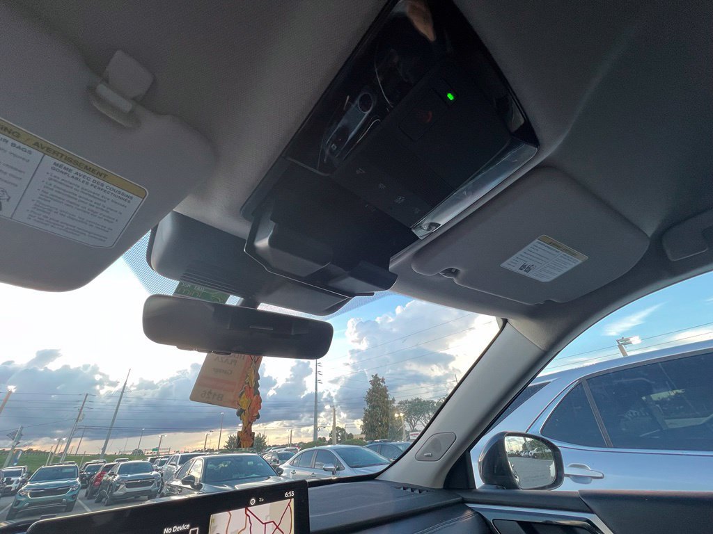 Used 2025  Mitsubishi SE image 12