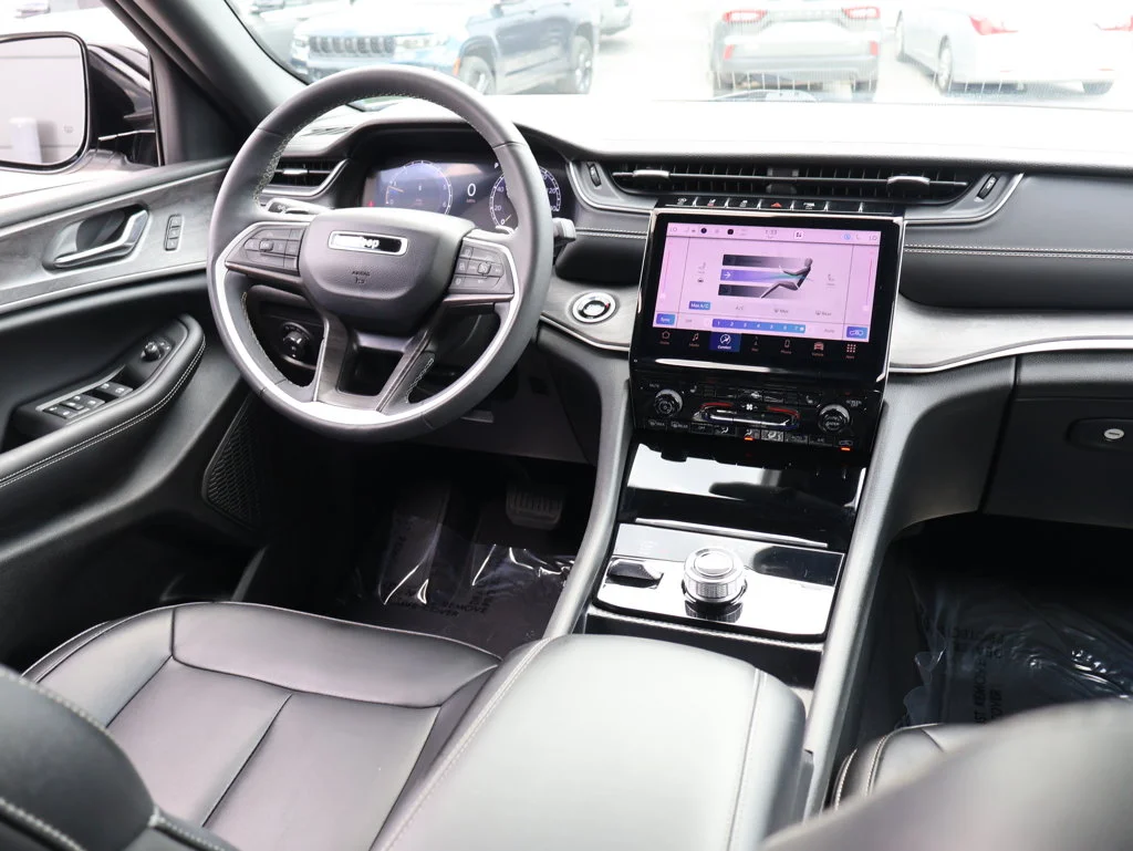Used 2024 Silver Jeep Limited image 12