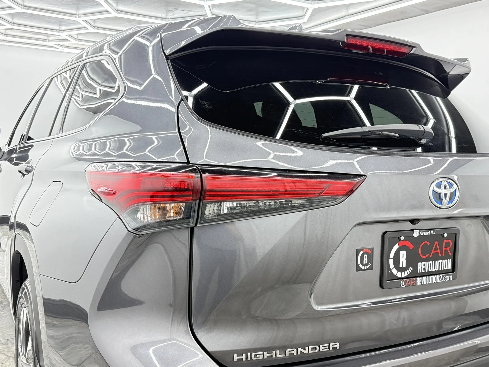 Used 2022 Magnetic Gray Metallic Toyota Hybrid XLE AWD image 55