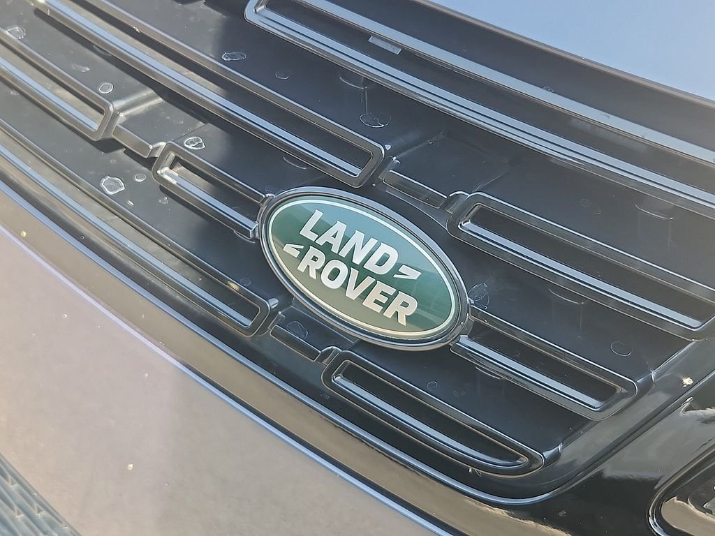 Certified Used 2025 Varesine Blue Metallic Land Rover Dynamic SE image 4