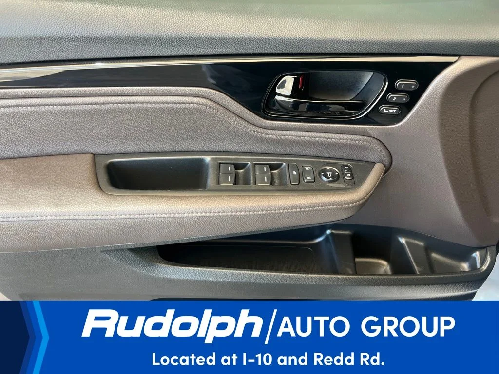 Certified Used 2023 Lunar Silver Metallic Honda TOURING image 10