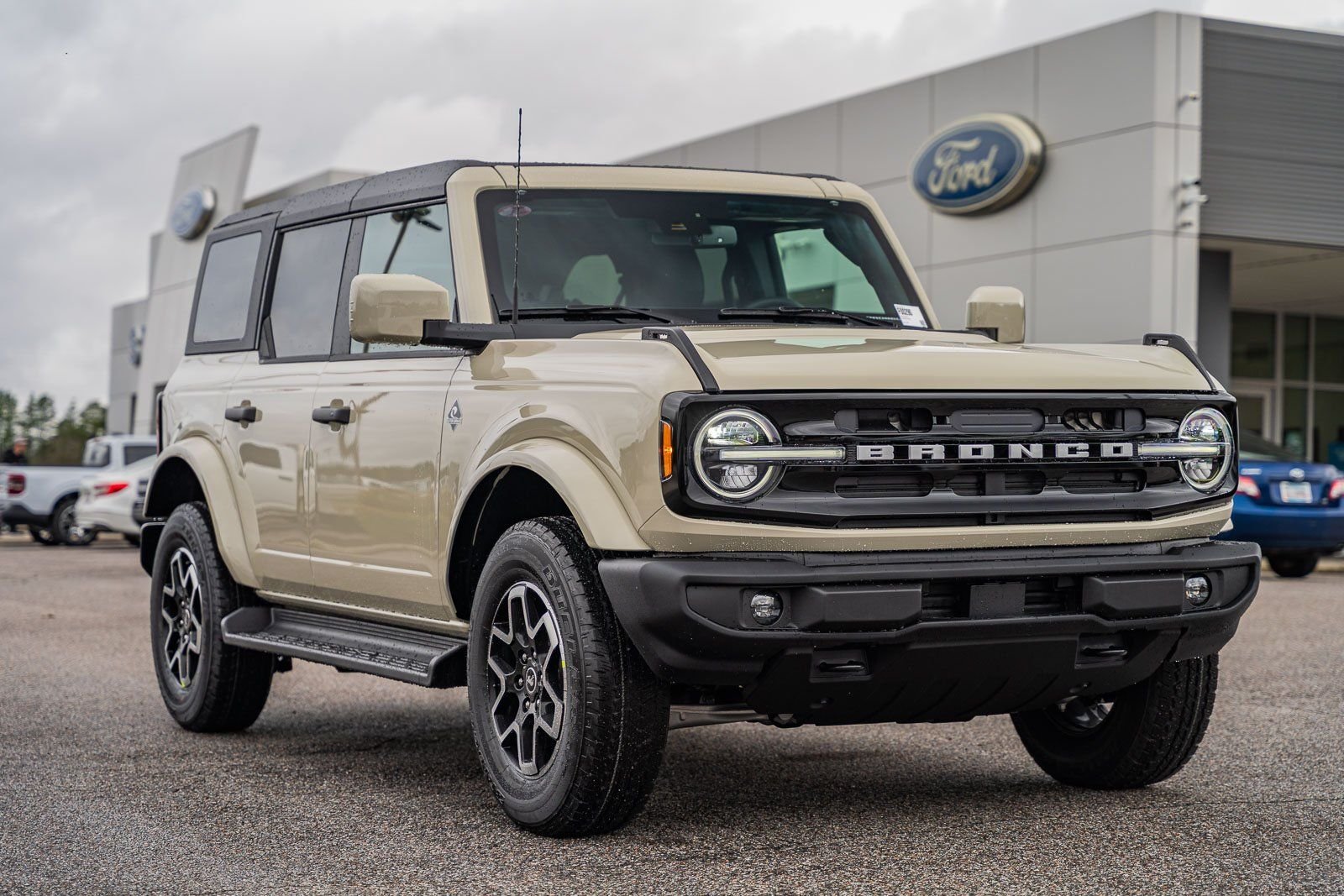 2026 Ford Bronco Outer Banks 4x4's photo