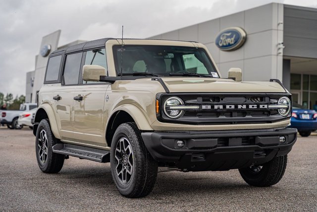 2026 Ford Bronco Outer Banks®