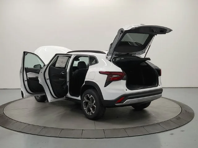 2026 Chevrolet Trax LT - Photo 12