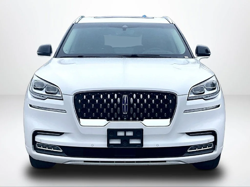 Used 2020 White Lincoln Grand Touring image 4