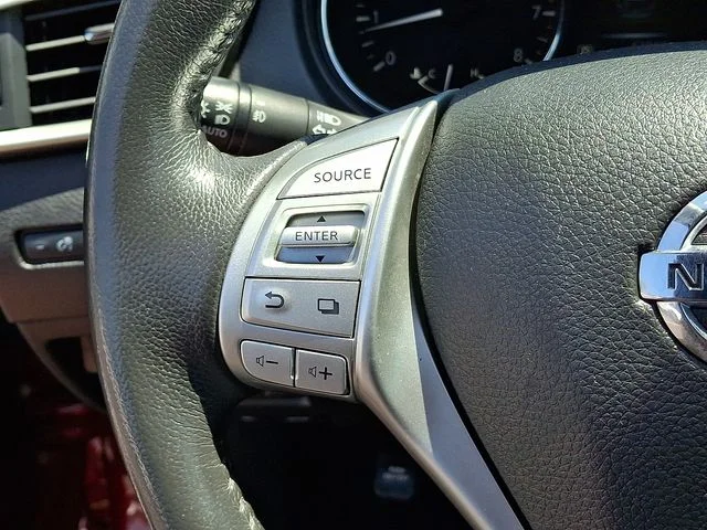 Used 2016 Red Nissan SL image 22