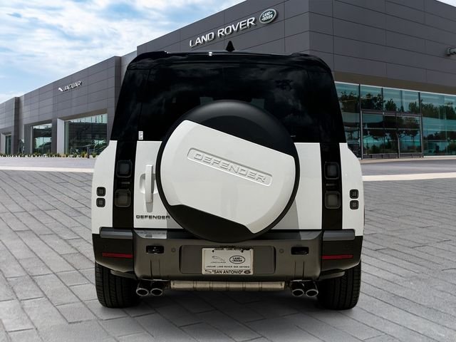 Certified Used 2026 White Land Rover V8 image 4