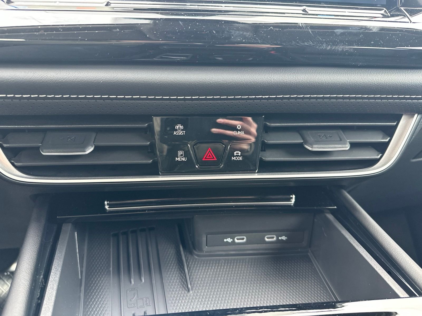 New 2026 Green Volkswagen 2.0T SE w/Technology image 61