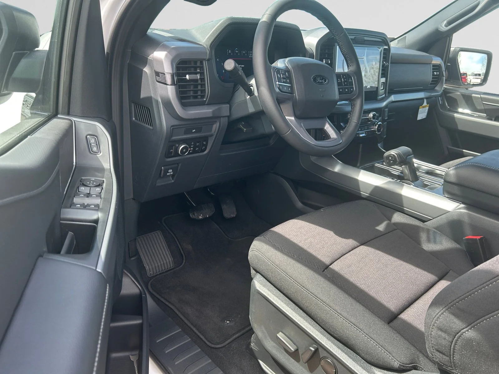 New 2026 Oxford White Ford XLT image 13