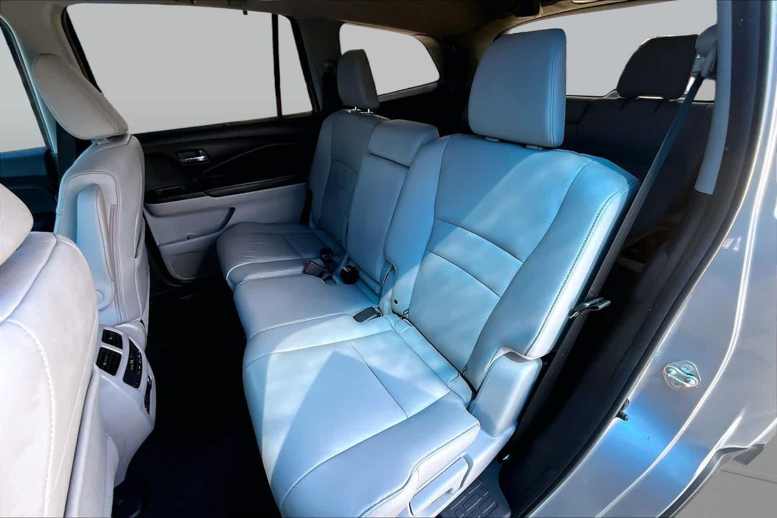 Used 2018 Lunar Silver Metallic Honda EX-L image 21