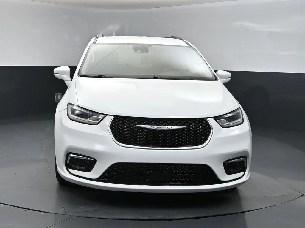 Used 2022 White Chrysler Touring L image 6