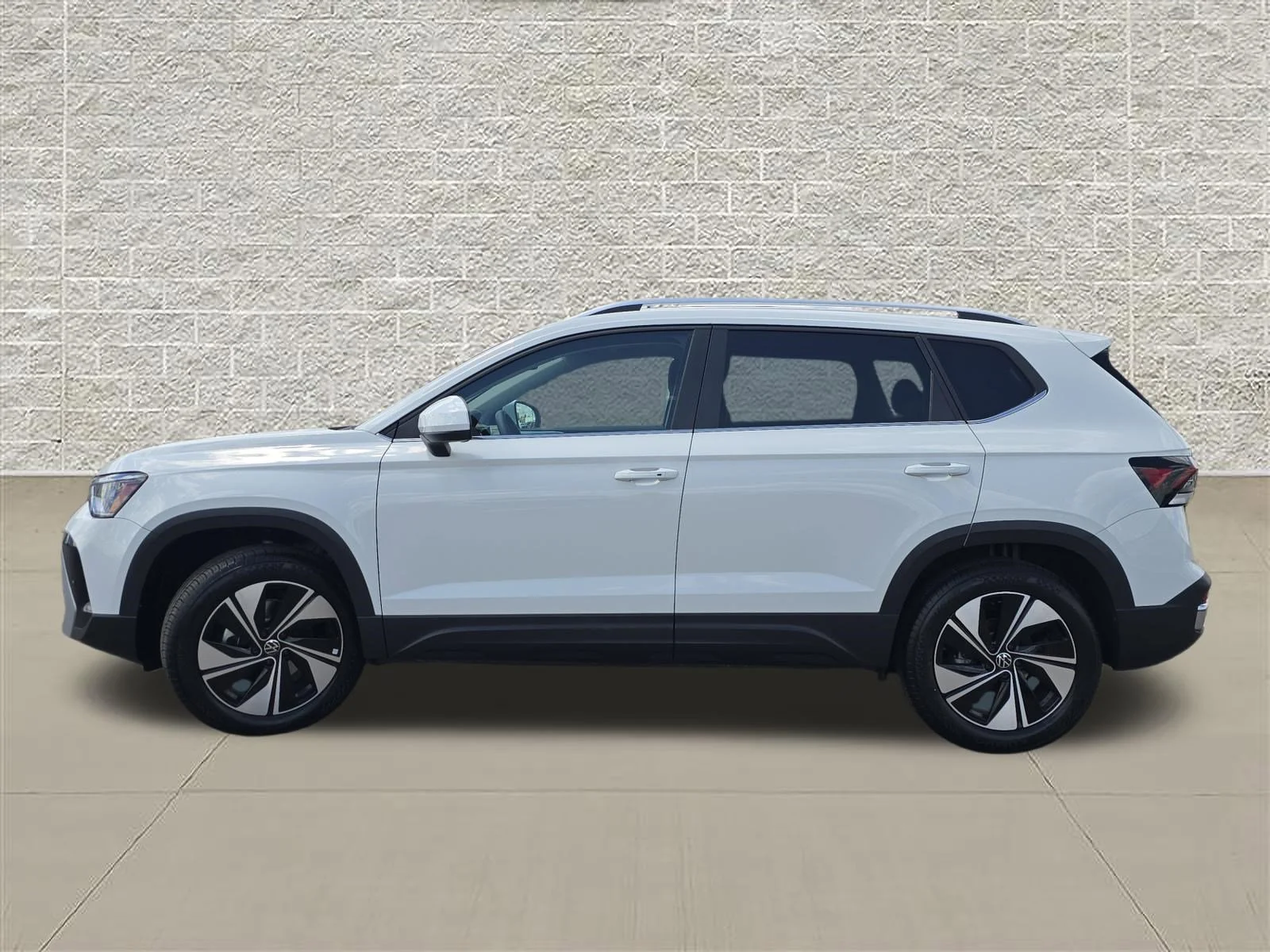 New 2026 Pure White Volkswagen SE image 4