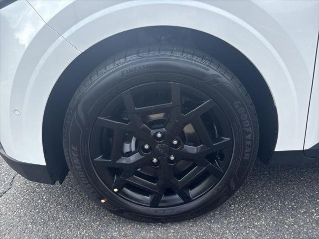 2025 Kia Carnival SX photo 3