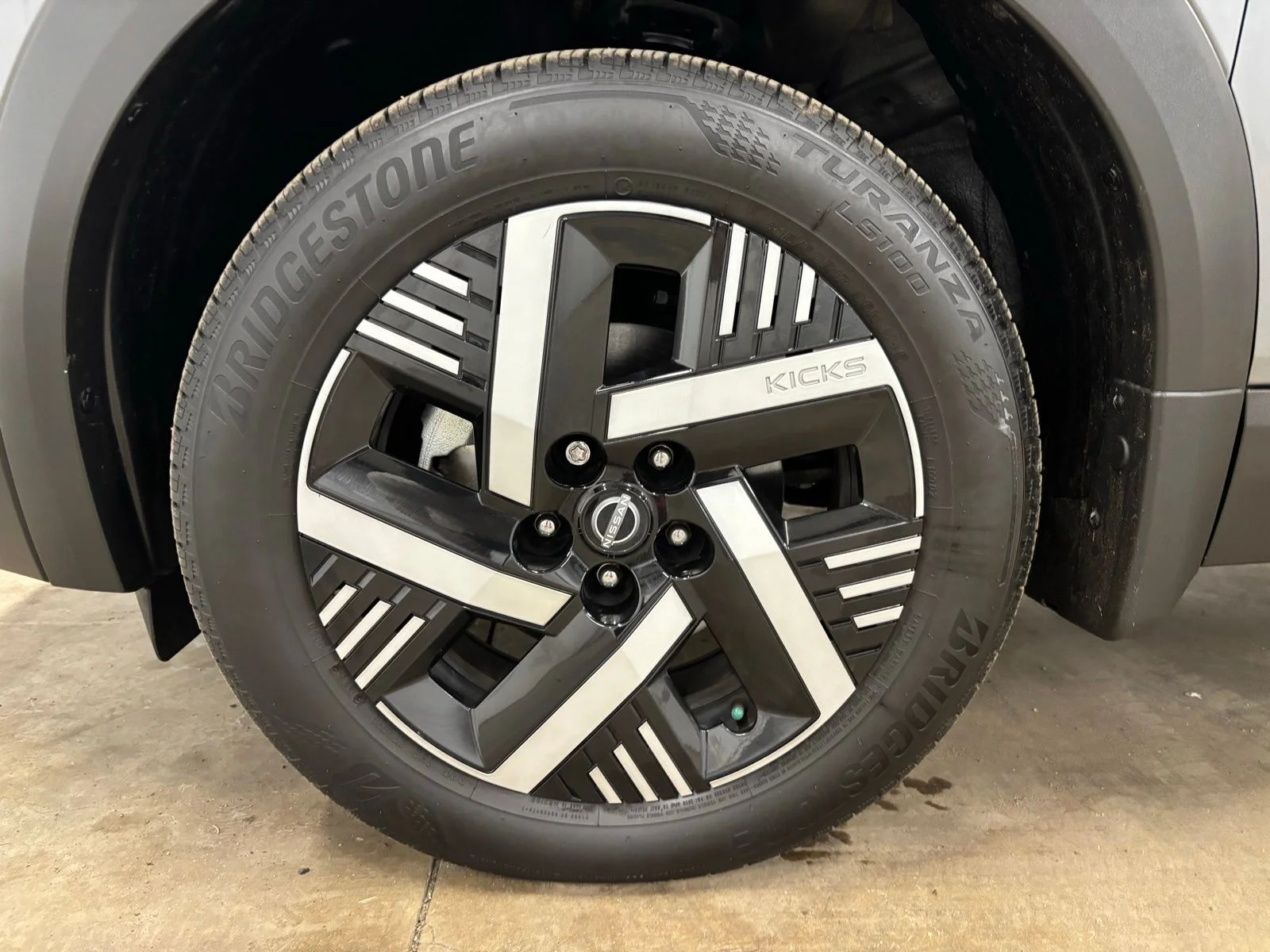 Used 2025 Gray Nissan SV image 8