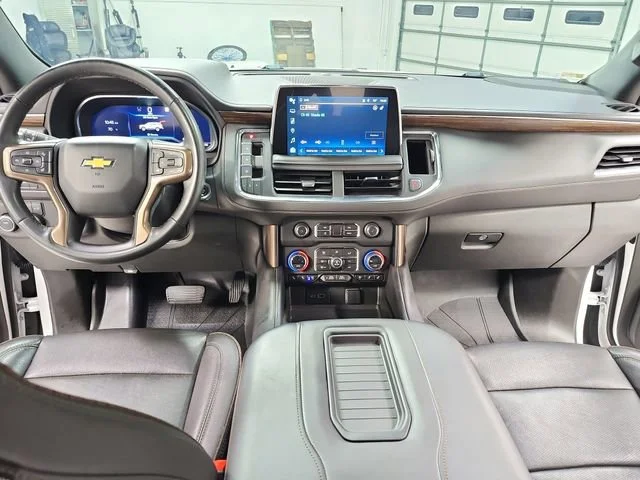 Used 2023 Iridescent Pearl Tricoat Chevrolet High Country image 28