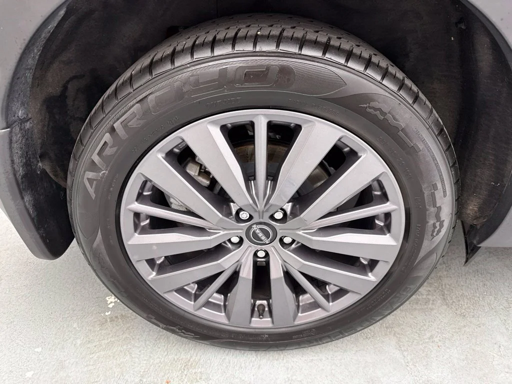 Used 2023 Scarlet Nissan SL image 11