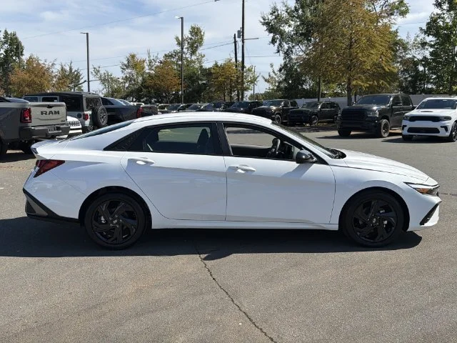 Used 2026 White Hyundai SEL Sport image 13