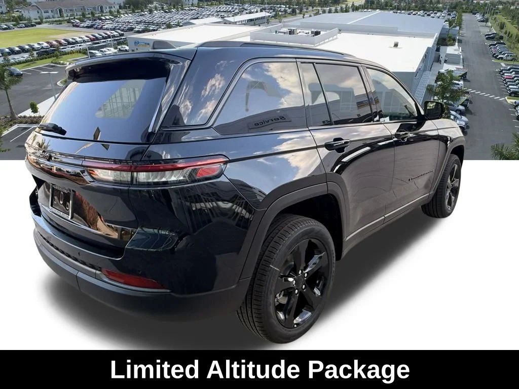 New 2026 Diamond Black Crystal Pearlcoat Jeep Limited image 4