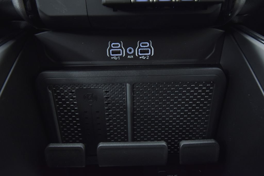 New 2026 Bright White Clear-Coat Exterior Paint RAM Laramie image 23