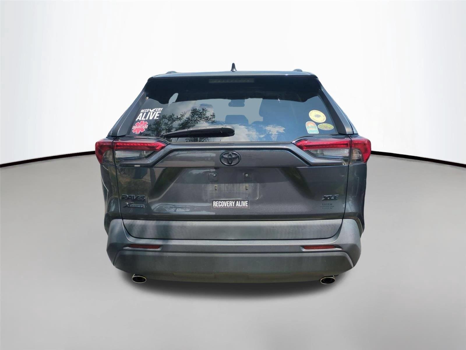 Used 2020 Magnetic Gray Metallic Toyota XLE image 5
