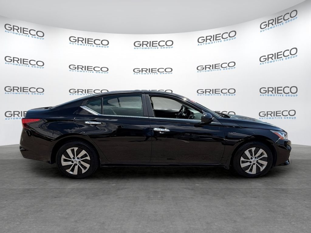 Used 2020 Black Nissan 2.5 S image 8