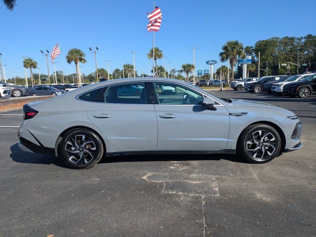 Used 2025 Blue Hyundai SEL image 2