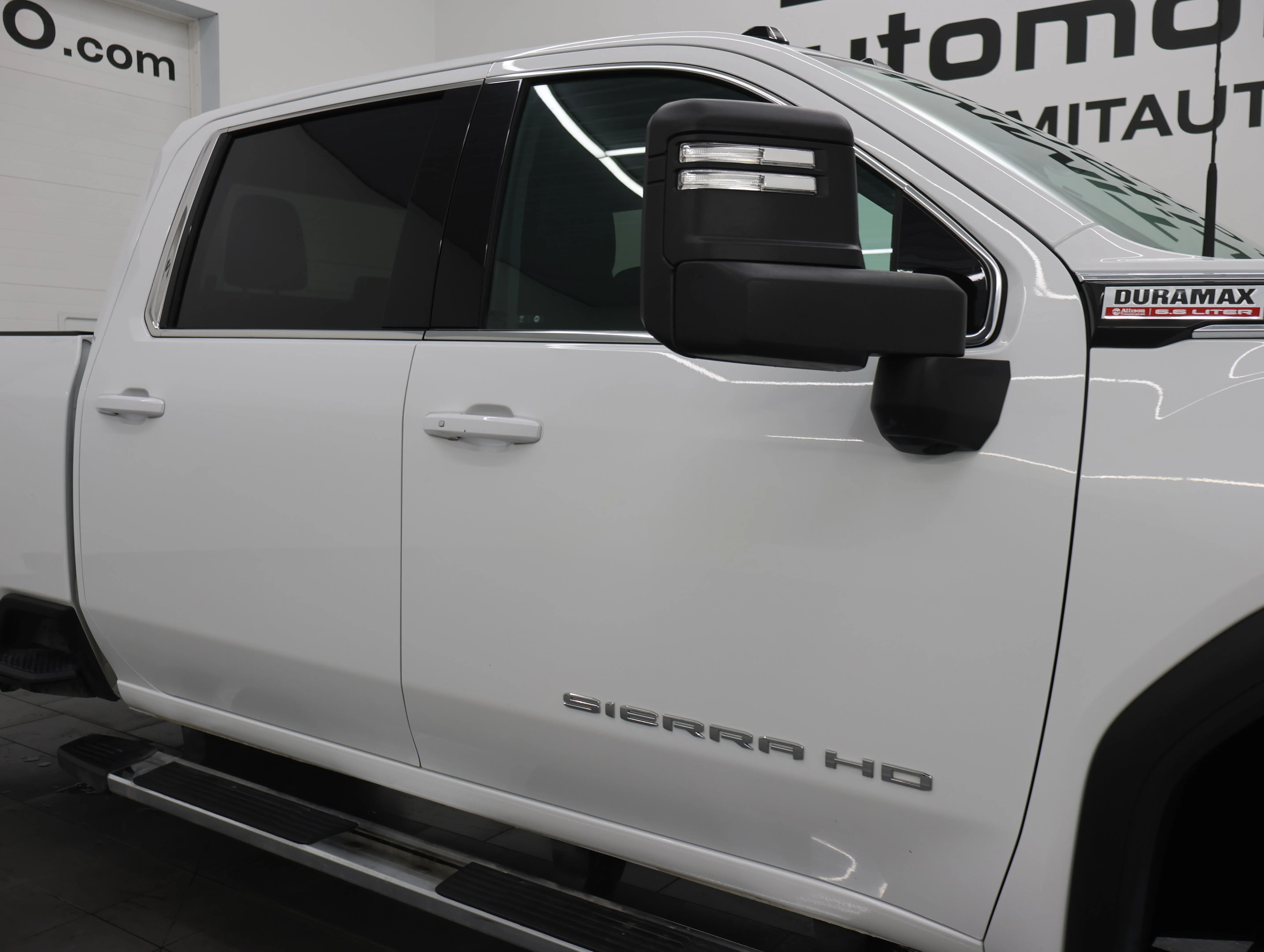 Used 2025 Summit White GMC SLE image 25