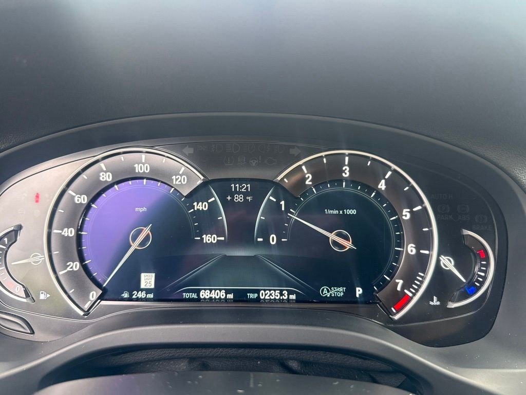 Used 2019 White BMW xDrive30i image 11