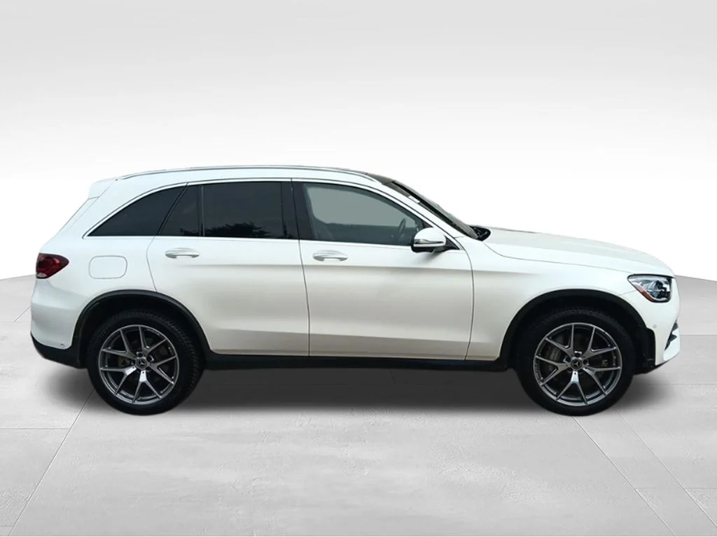 Used 2022 MANUFAKTUR Diamond White Mercedes-Benz GLC 300 image 7