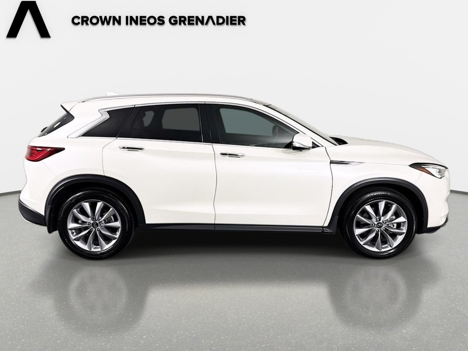 Used 2022 Majestic White INFINITI ESSENTIAL image 4