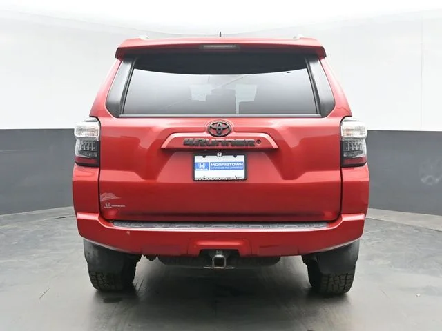 Used 2018 Barcelona Red Metallic Toyota SR5 image 9