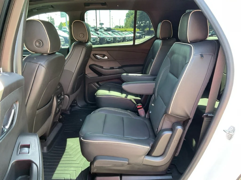 Used 2022 Beige Chevrolet Premier image 31