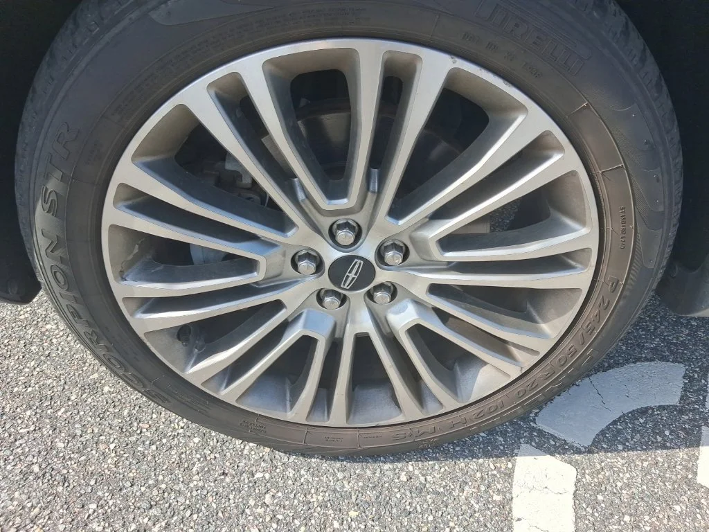 Used 2016  Lincoln Reserve image 18