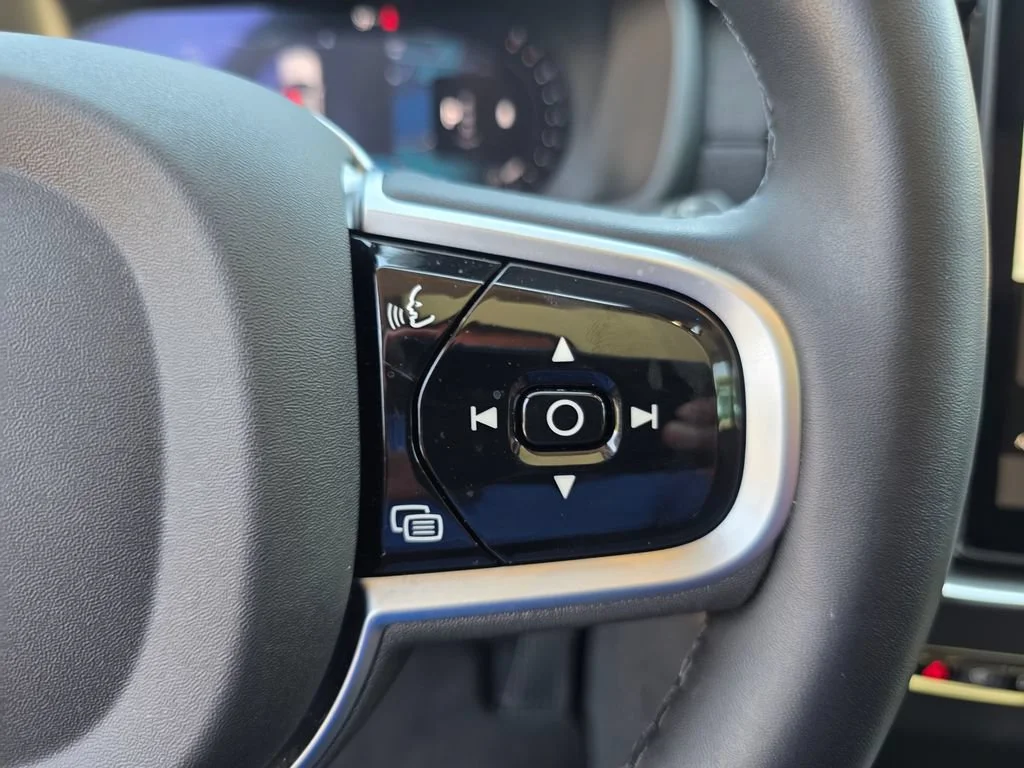 Used 2026  Volvo Plus image 24