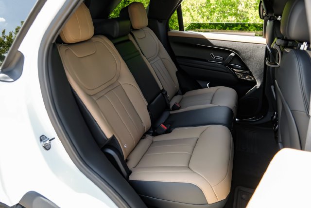 New 2027 Fuji White Land Rover Dynamic SE image 48