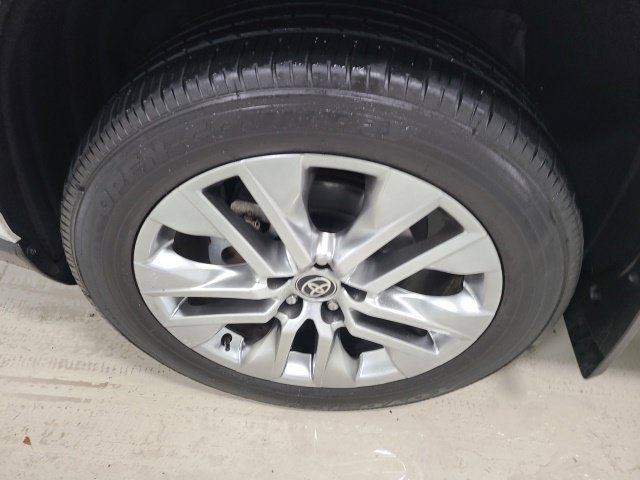 Certified Used 2024 Pearl Toyota XLE Premium image 43