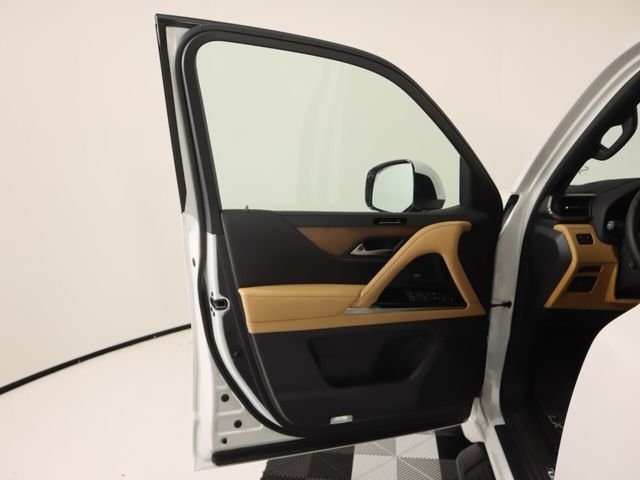 New 2026 Eminent White Pearl Lexus  600 LUXURY image 10