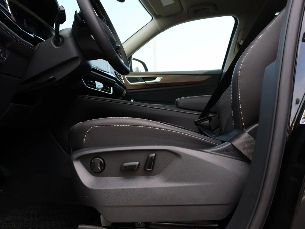 New 2026 Black Volkswagen 2.0T SE w/Technology image 11