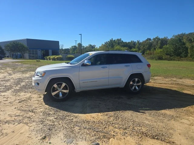 Used 2016 White Jeep Overland image 3