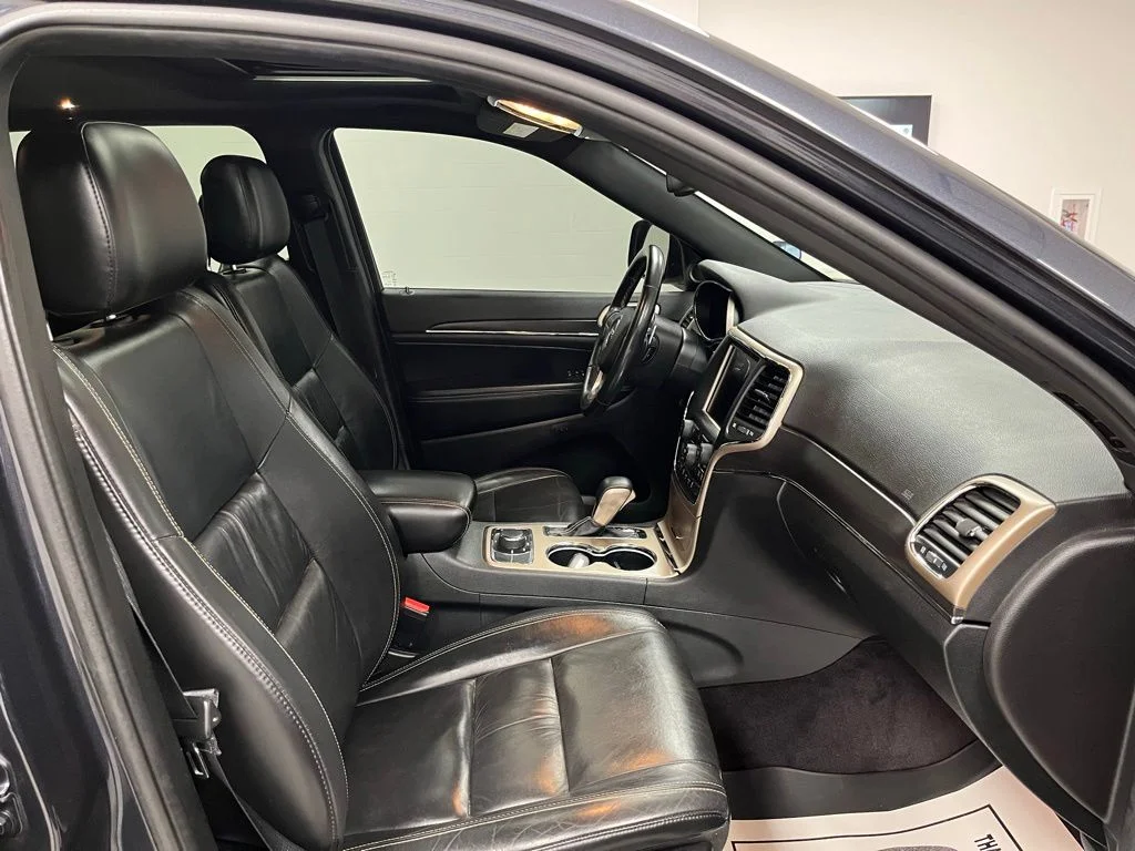 Used 2016 Gray Jeep Limited image 59