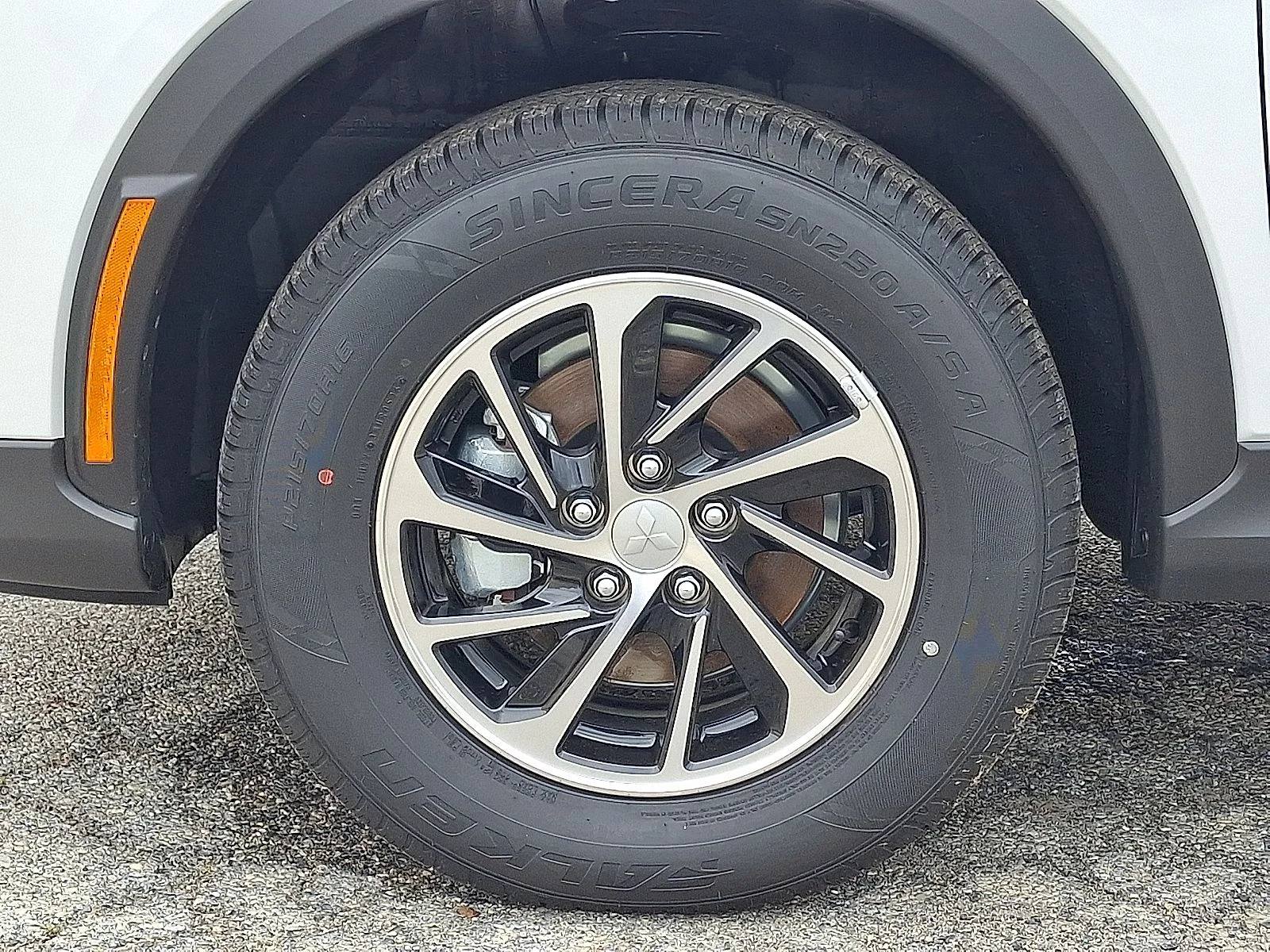 New 2026 White Mitsubishi ES image 9