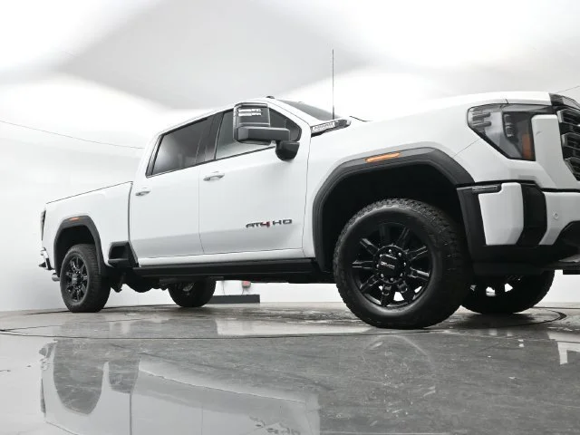 Used 2025 Summit White GMC AT4 image 25