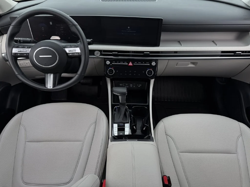 Used 2025 Gray Hyundai SEL Convenience image 10