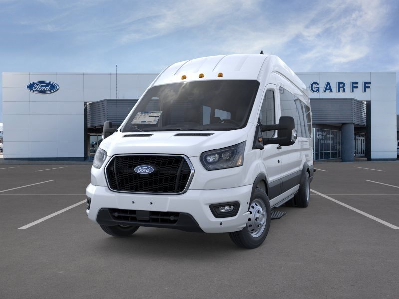 New 2026 Oxford White Ford XLT image 2