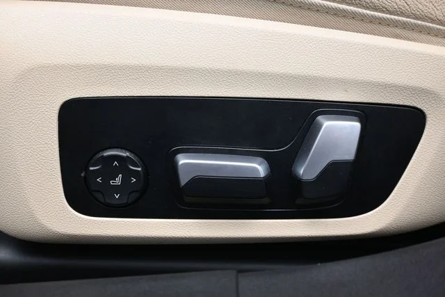 Used 2022 Black BMW 330i image 8