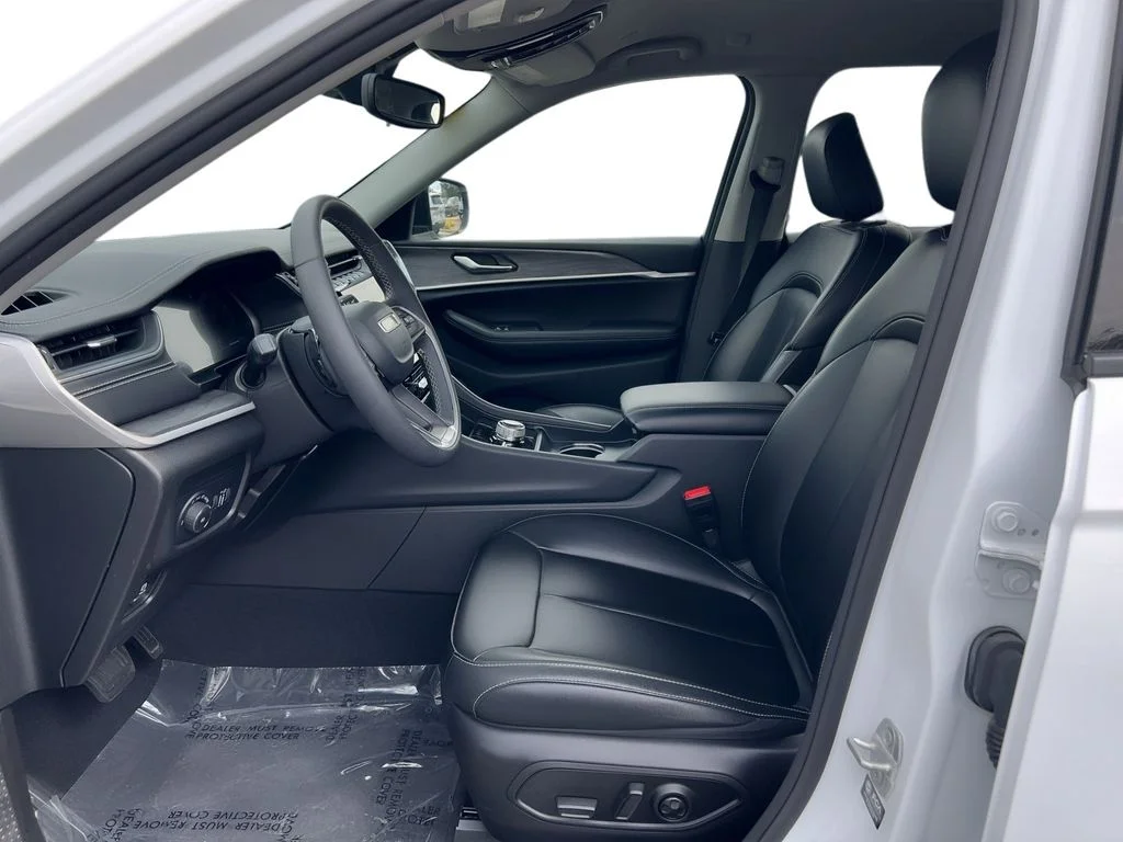 Used 2023 White Jeep Limited image 6